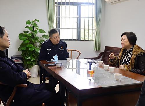 加强党建共建，亲昵警企关系